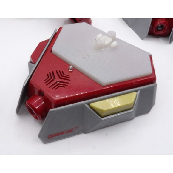 Playmation Marvel Avenger Repulsor Starter Pack Works Captain Ammerica Red Skull - Picture 3 of 4